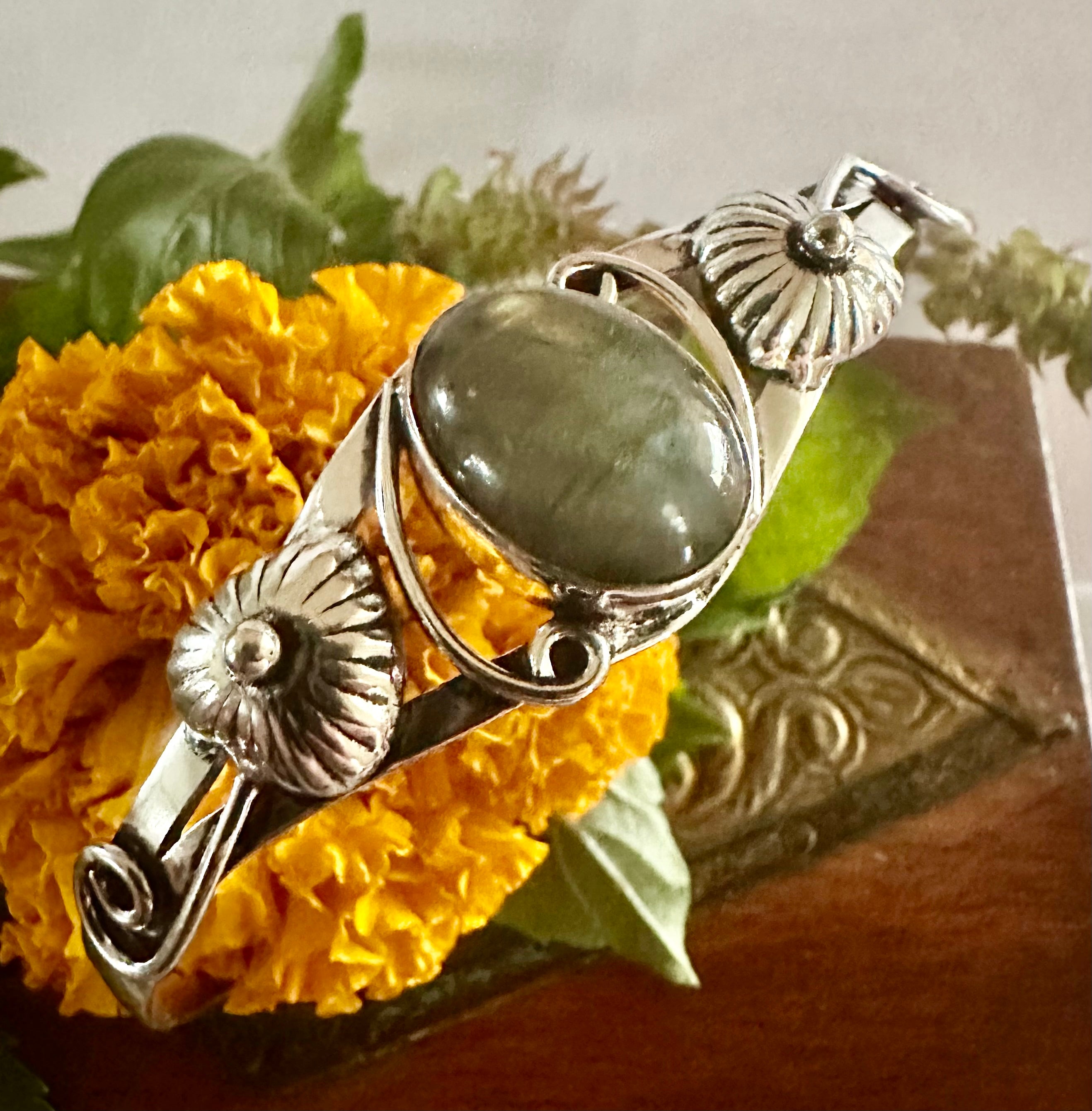 The Seers Cuff