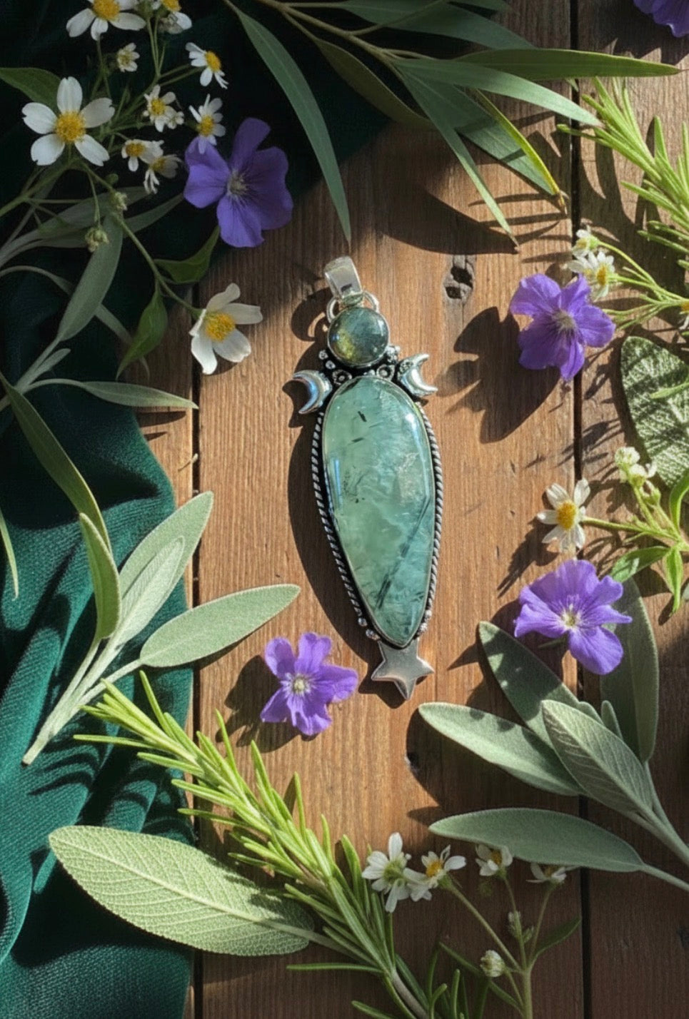 The Star weaver Vision Pendant